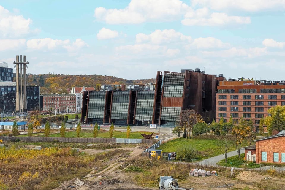 A panoramic shot of the district shows a developing part of the city, full of new projects and vibrant energy.