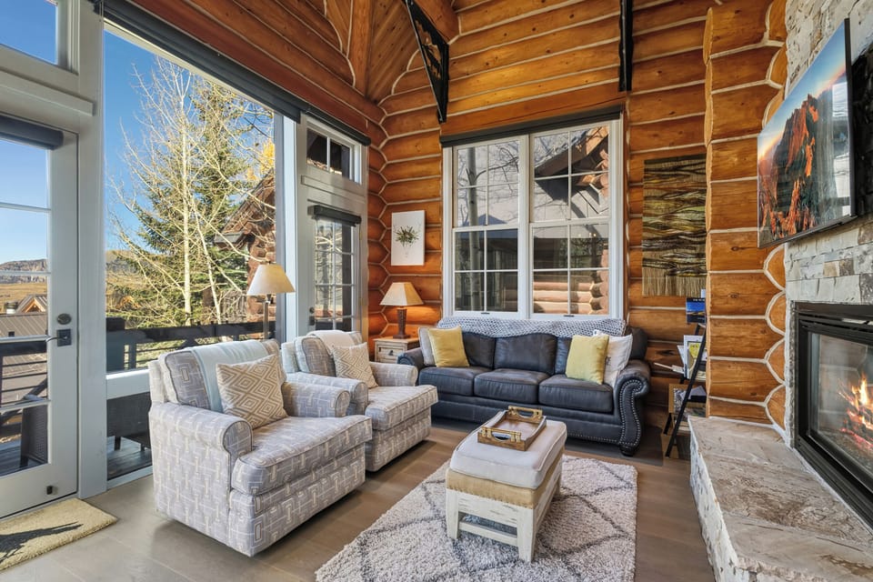 1.0-telluride-sunlit-snow-living-room