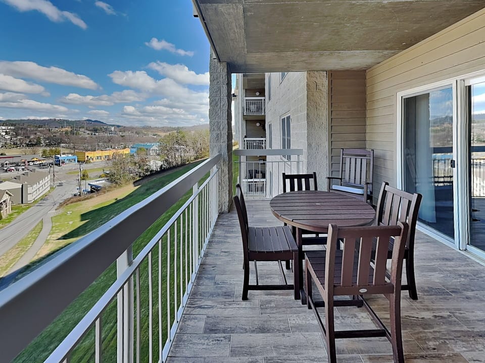 Condo (2 Bedrooms) | Property amenity