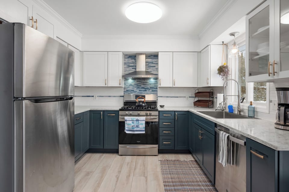 Fully stocked kitchen, gas range, Microwave, dishwasher.