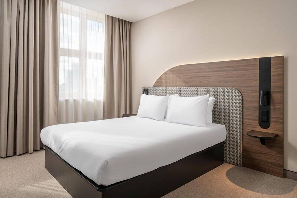 Premium Double Room, 1 King Bed | Desk, laptop workspace, free cribs/infant beds, rollaway beds