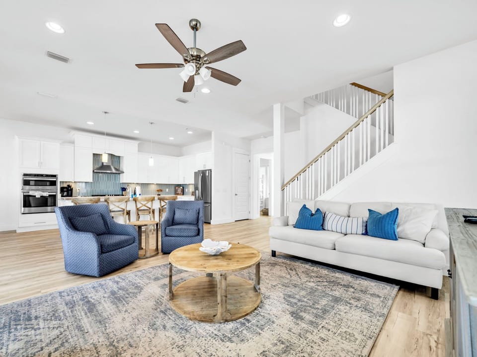 Spacious living room