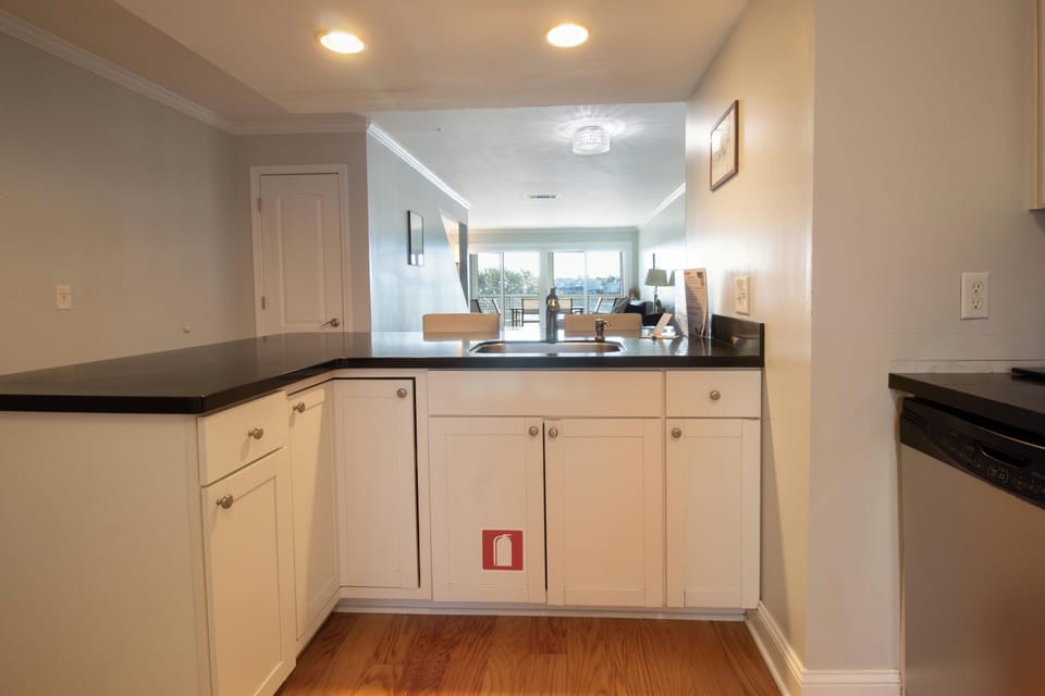 Intracoastal Cove Kitchen