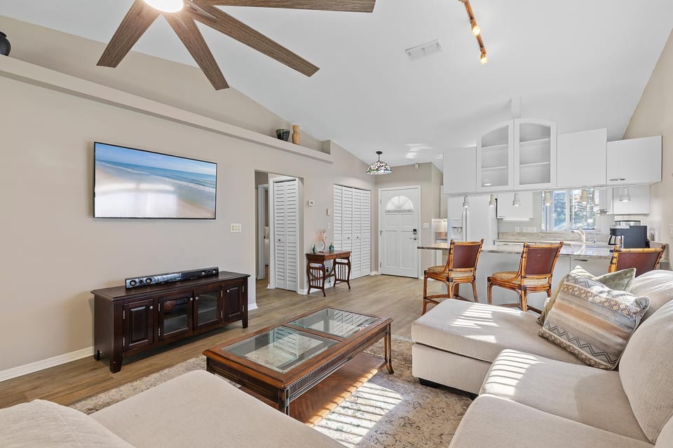 House, Multiple Beds (Luxury Beachside) | Living area