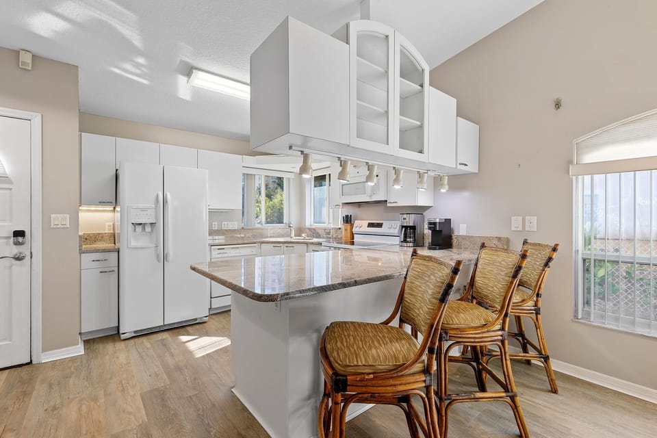 House, Multiple Beds (Luxury Beachside) | Private kitchen