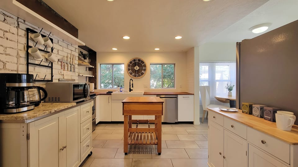 Family House, Multiple Beds, Pets Allowed | Private kitchen | Electric kettle, toaster, highchair