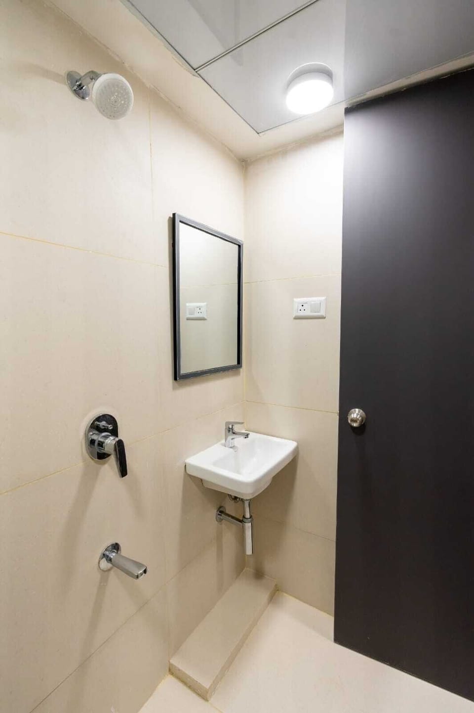 Shower, towels, toilet paper