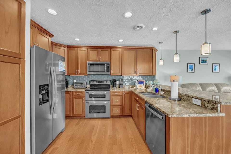 Fully equipped kitchen.