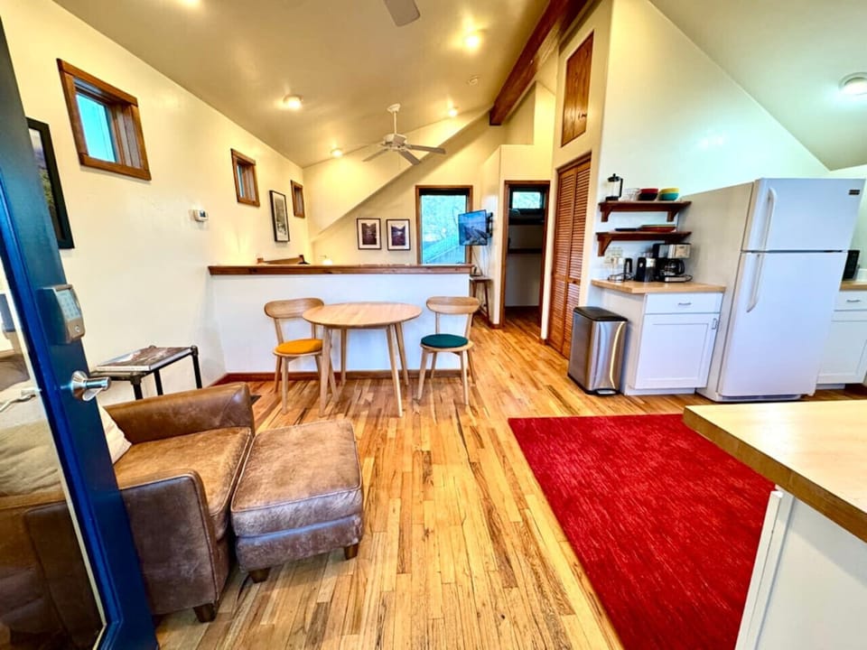 The view as you enter the space. Its light and spacious.