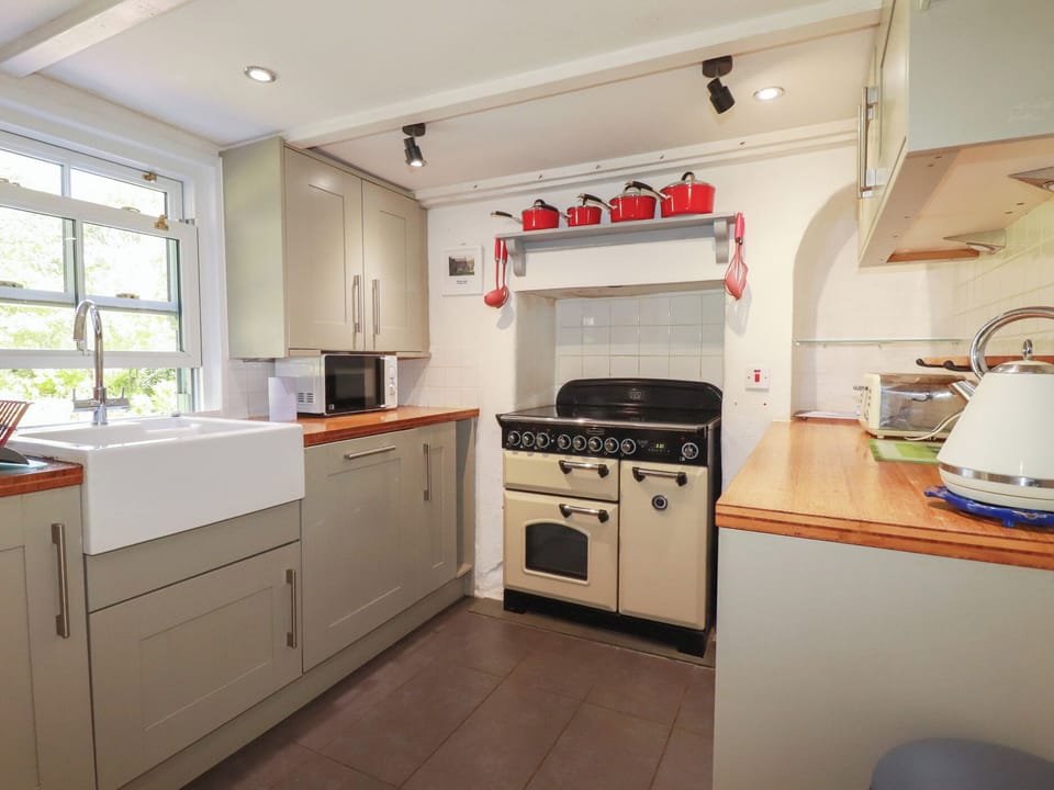 Cottage | Private kitchen | Cookware/dishes/utensils