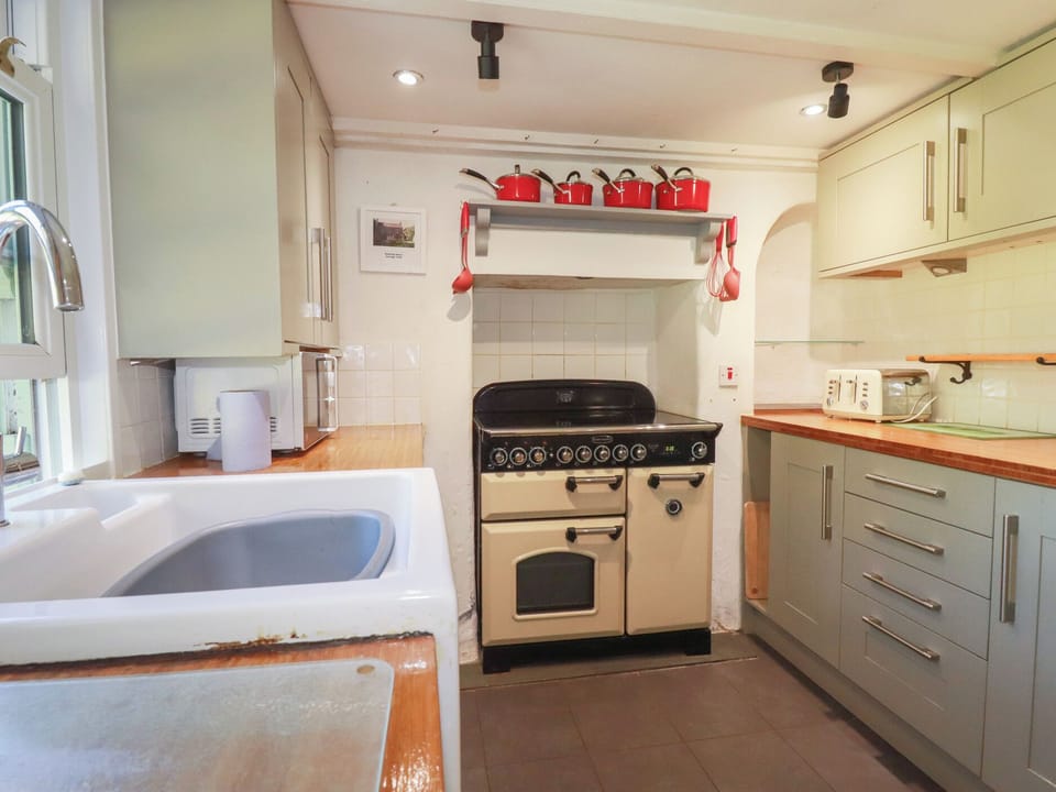 Cottage | Private kitchen | Cookware/dishes/utensils