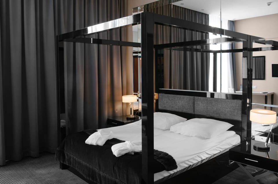 Apartment, 2 Bedrooms | Living room | Flat-screen TV