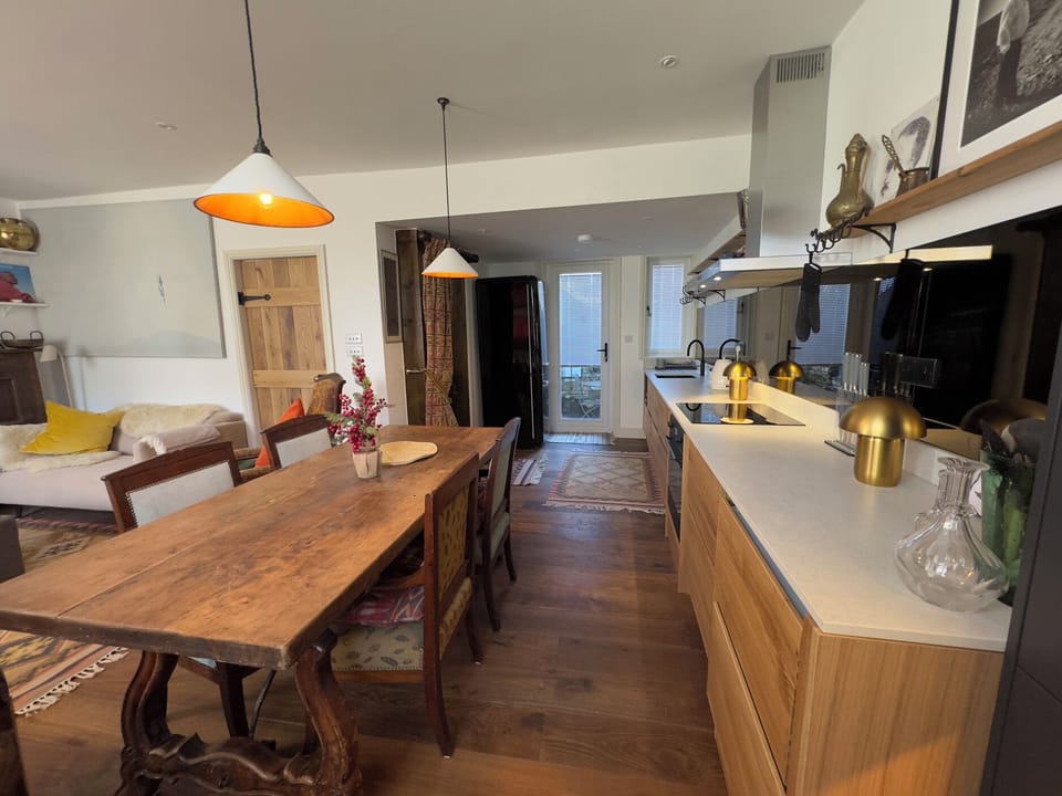 Cottage | Private kitchen | Dishwasher, cookware/dishes/utensils