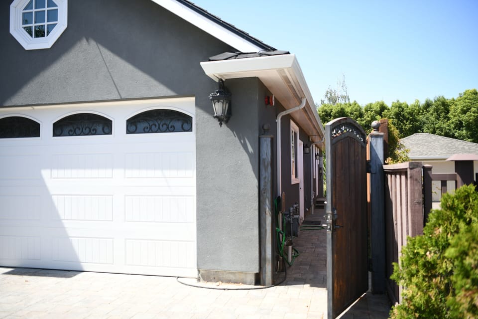 Gate