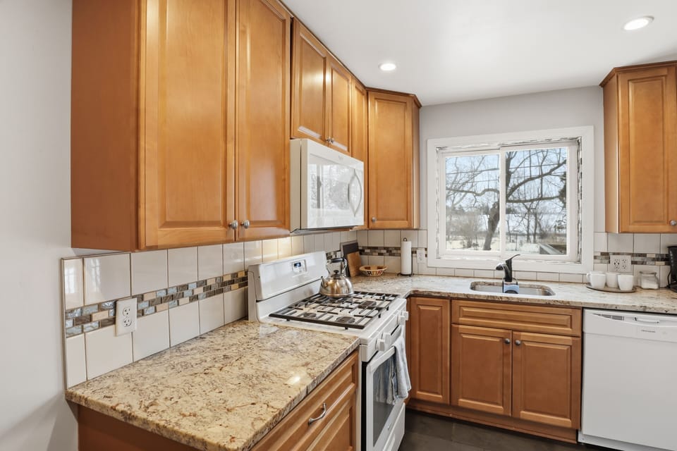 Granite counters, all appliances, pantry items too!