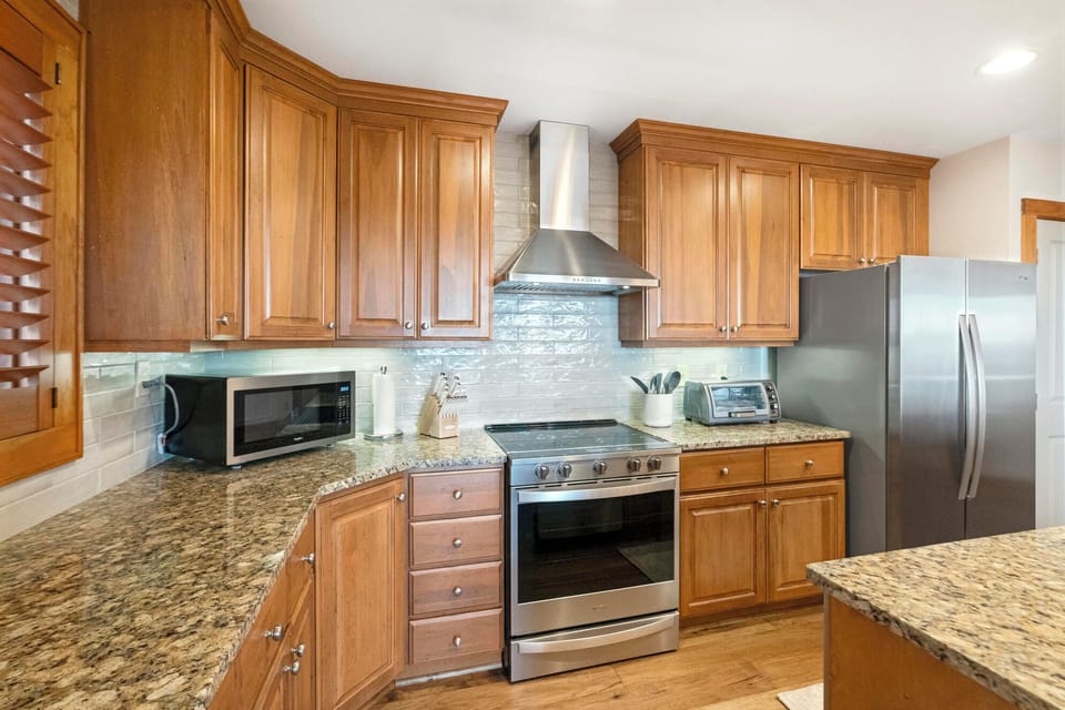 Kitchen--- Granite Countertops, Stainless Steel