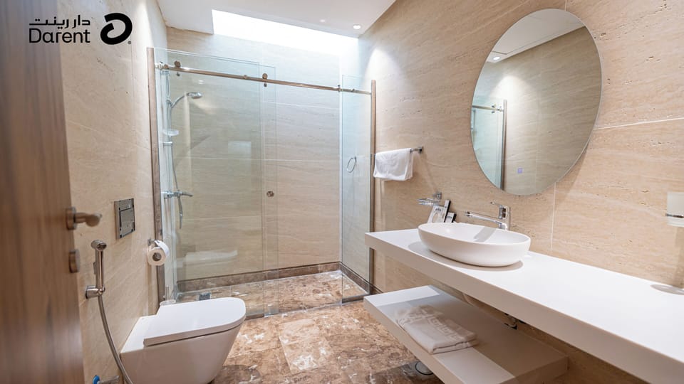 Superior Room | Bathroom | Free toiletries, hair dryer, bathrobes, slippers