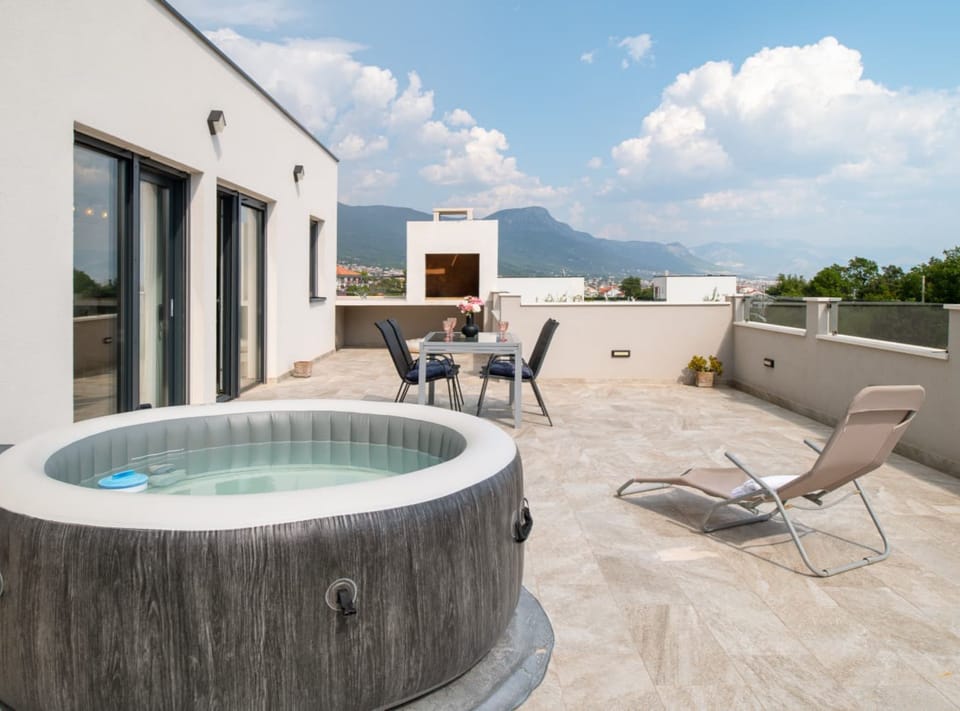 Apartment (Apartment Infinity with Hot Tub) | Terrace/patio