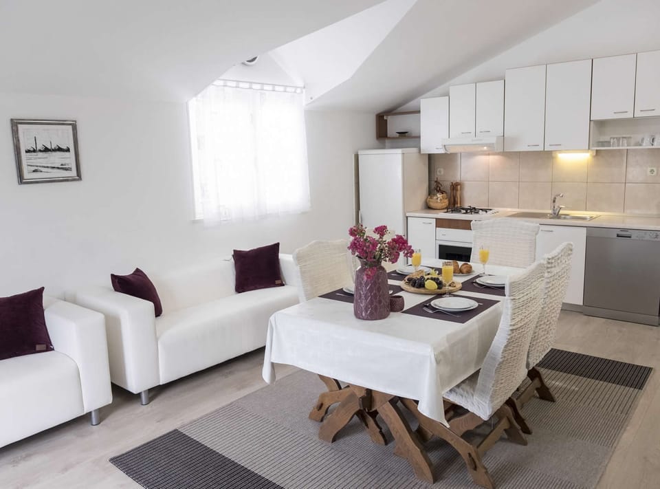 Villa (Six Bedroom Villa With Heated Pool) | Living room | 32-inch flat-screen TV with satellite channels