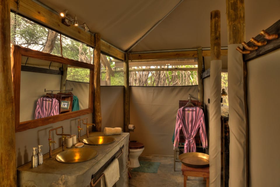 Shower, free toiletries, bathrobes, towels