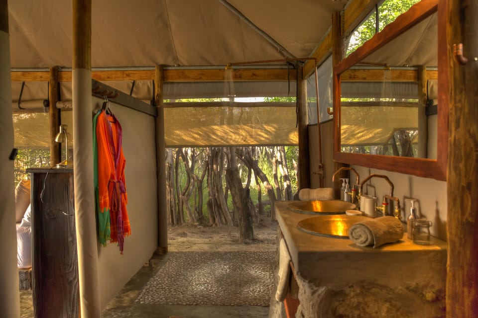Shower, free toiletries, bathrobes, towels