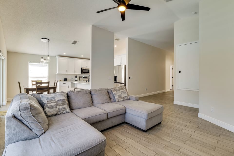 Living Room | Smart TV