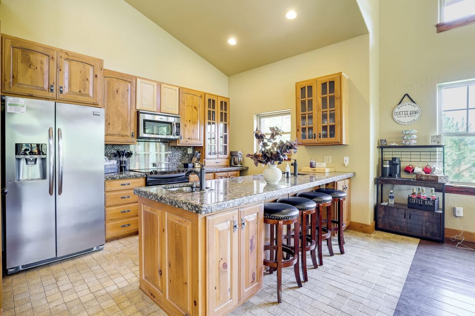 Kitchen | Main Level | Keurig Coffee Maker | S'mores Bar | Cooking Basics