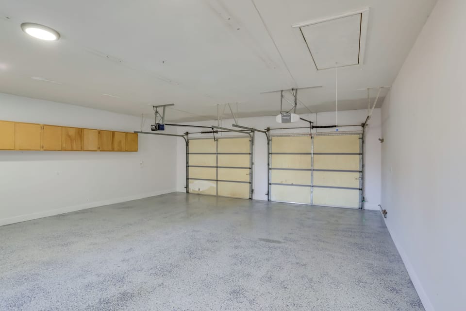 Parking | Shared Garage (1 Vehicle) | Shared Driveway (2 Vehicles)