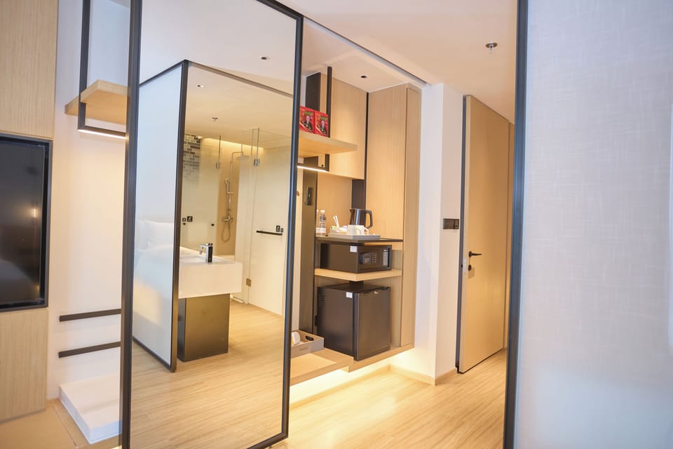 Executive Room, 1 King Bed, Lake View | Premium bedding, down comforters, blackout drapes, soundproofing