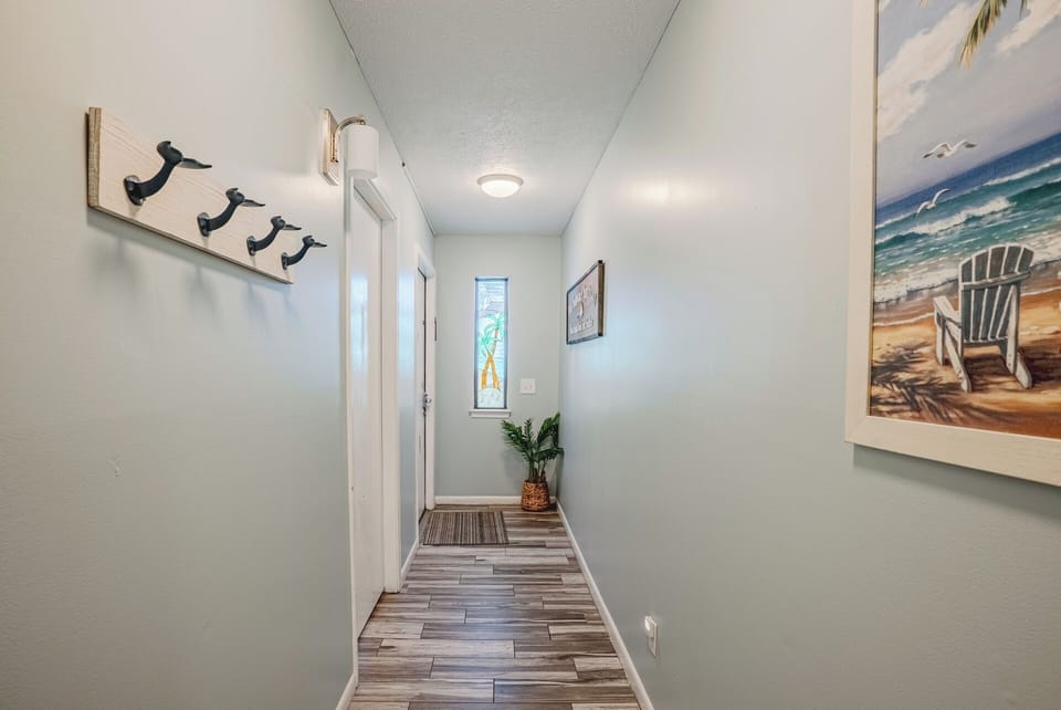 Hallway to the bedrooms