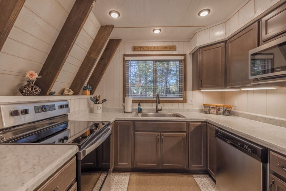 Kitchen with all appliances