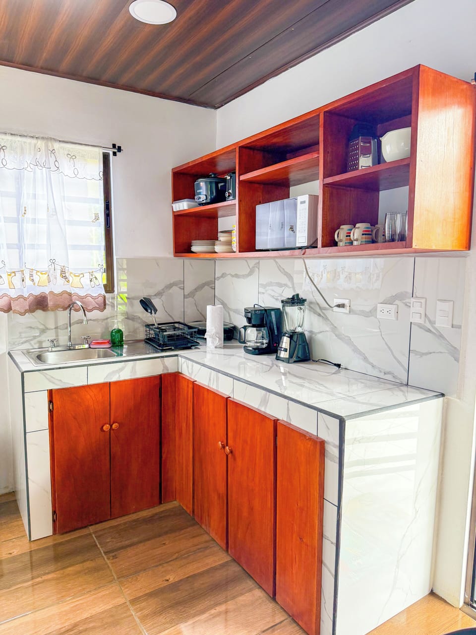 Bark # 1 | Private kitchen | Fridge, microwave, stovetop, coffee/tea maker