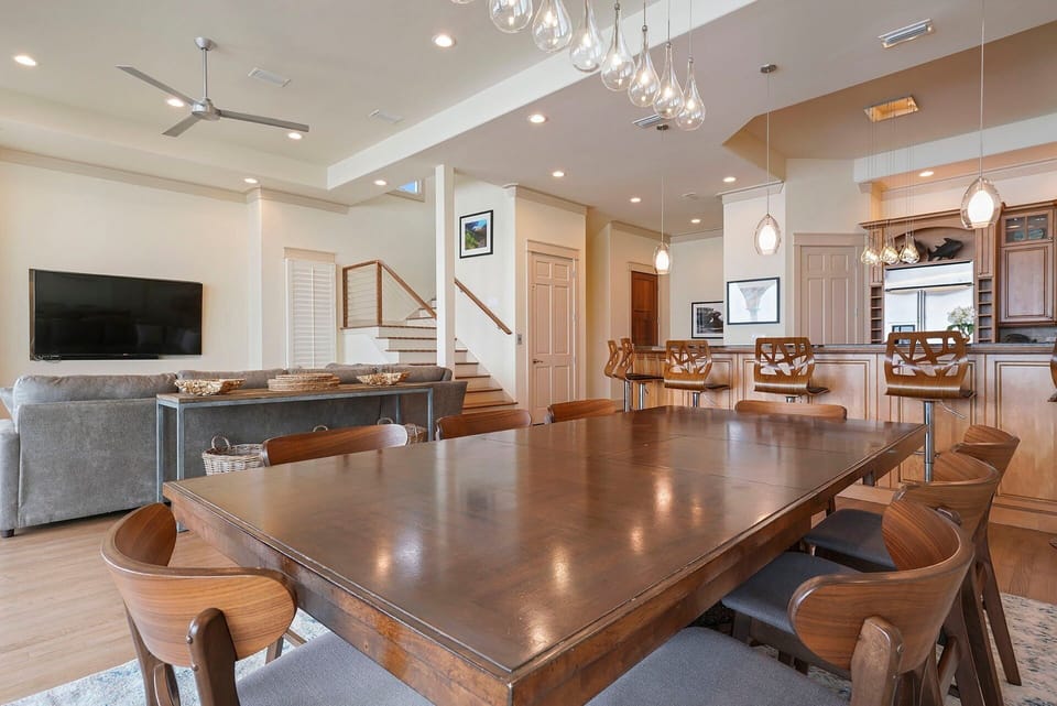 Laissez Faire - Vizcaya - Dining Room, Living Room & Kitchen