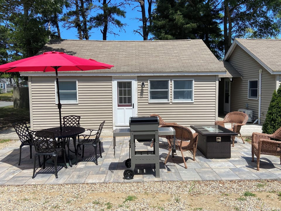Outdoor patio - Weber gas grill, dining & fire pit - seating for 4