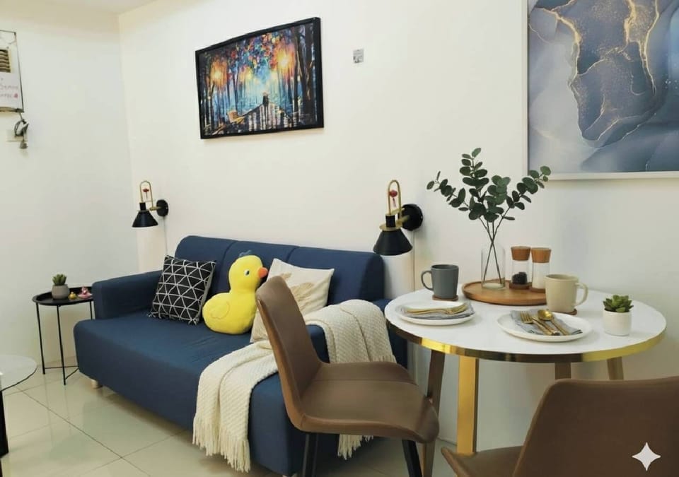 Double Room | In-room dining