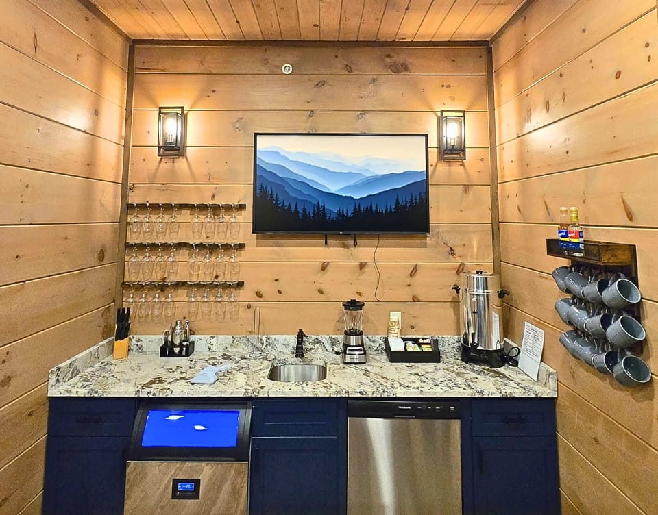 Professional ice maker, dishwasher for easy clean up,  100 cup coffee maker in the well stocked lounge