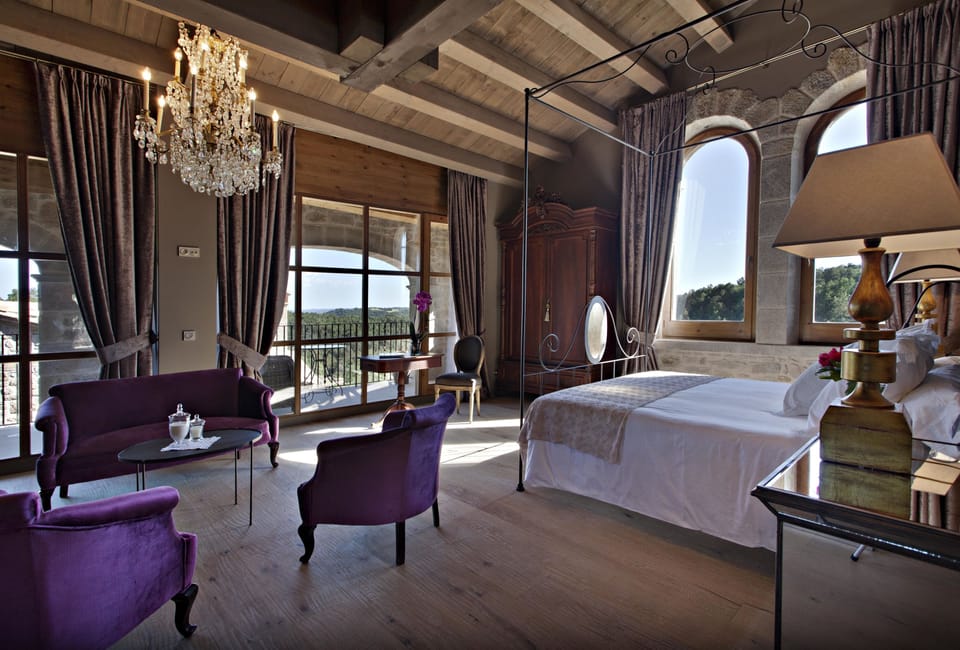Deluxe Room | In-room safe, desk, free WiFi, bed sheets