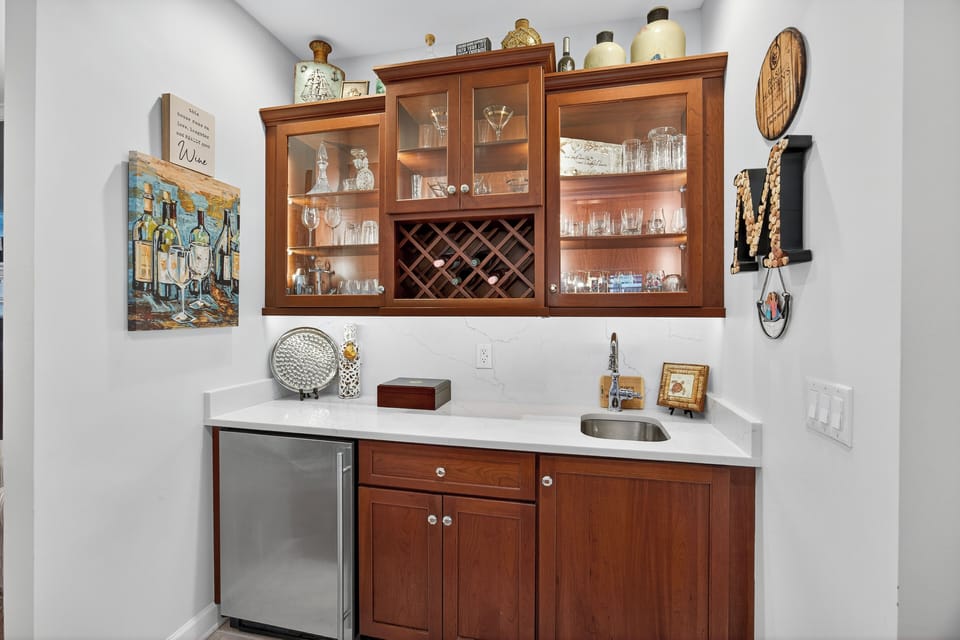 Wet bar with ice maker