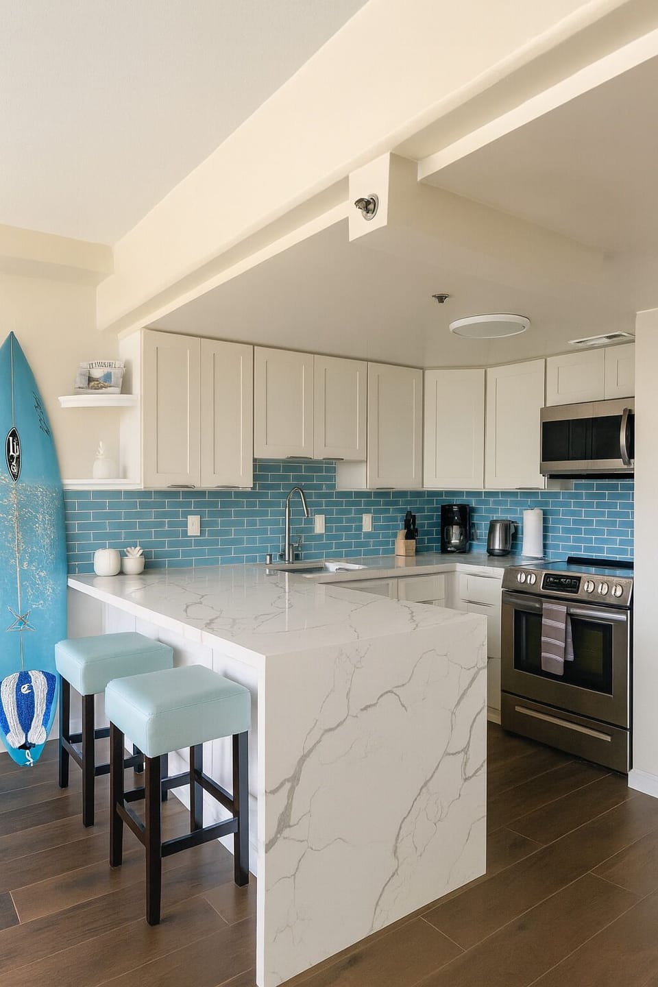 Fully equipped modern kitchen 