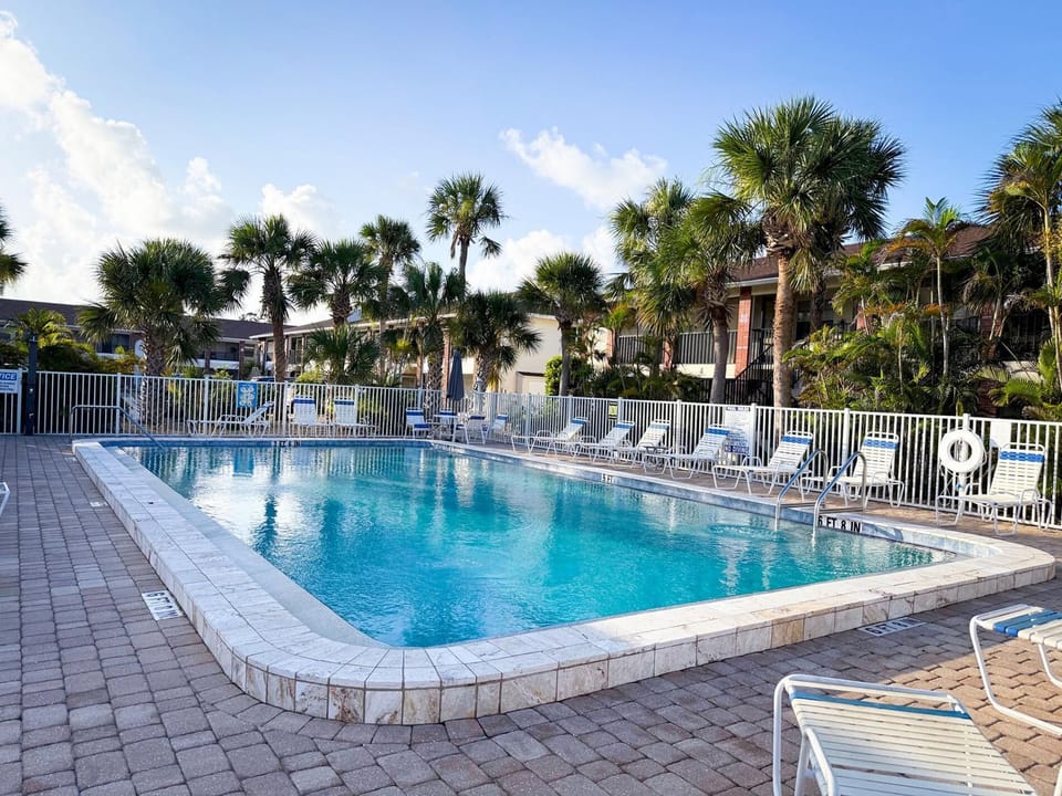 Palm Manor – Coastal Living with Pool & Clubhouse (5859)