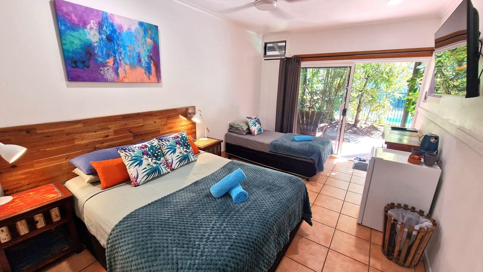 Double or Twin Room, Patio, Garden View | Hypo-allergenic bedding, free WiFi