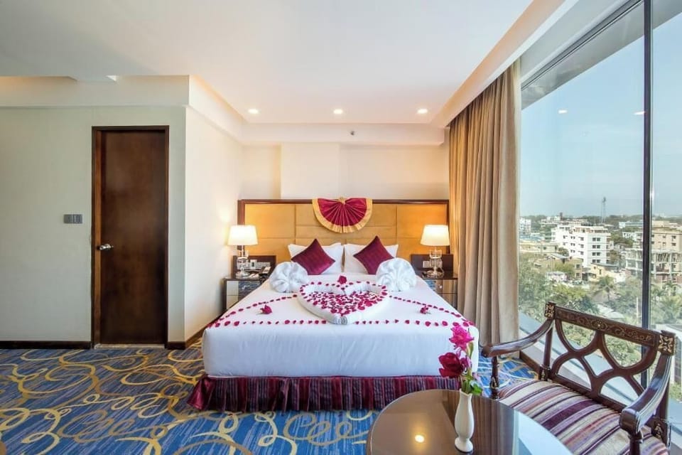 Deluxe Double Room, City View | Desk, free WiFi, bed sheets