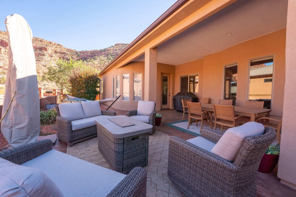 Gather round the fire pit and relive the adventures of the day while you stargaze under the dark starry skies of southern Utah