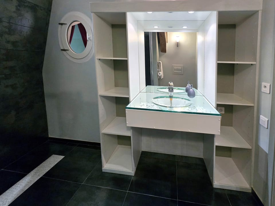 Voyage - Bathroom