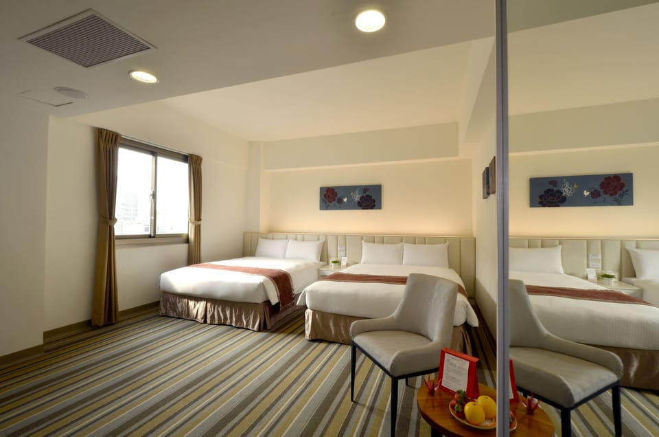 1 bedroom, down comforters, desk, blackout drapes