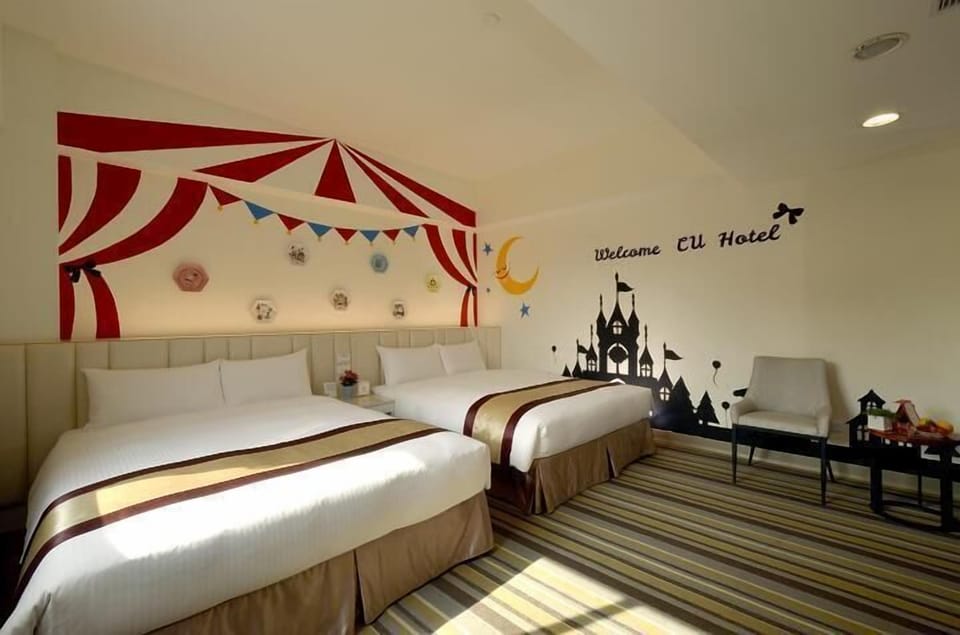 Gallery Quadruple Room (no parking) | 1 bedroom, down comforters, desk, blackout drapes
