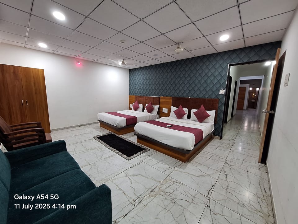 Family Room, Air conditioning | Desk, laptop workspace, rollaway beds, free WiFi