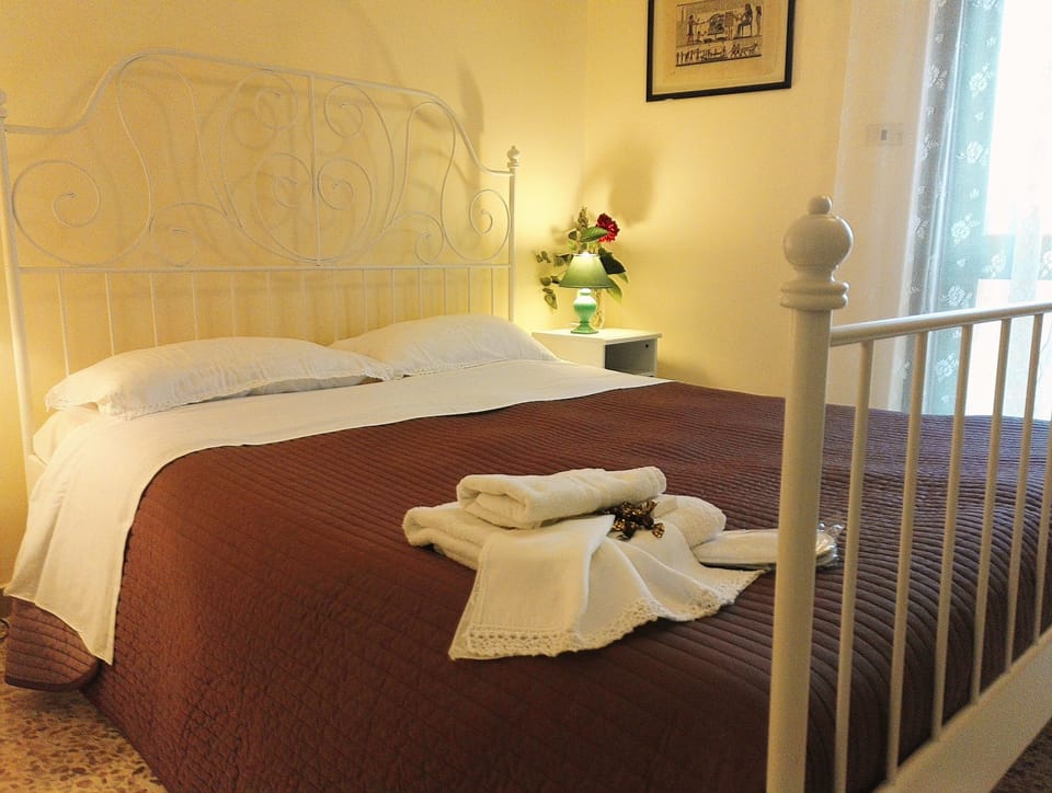 Double Room (External Private Bathroom) | Desk, iron/ironing board, cribs (surcharge), rollaway beds (surcharge)