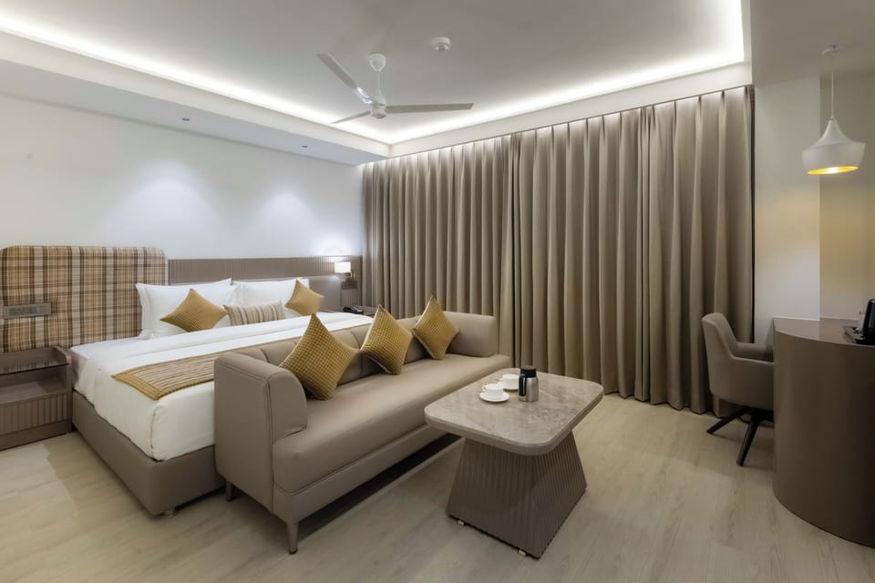 Junior Suite, City View | Desk, laptop workspace, iron/ironing board, free WiFi