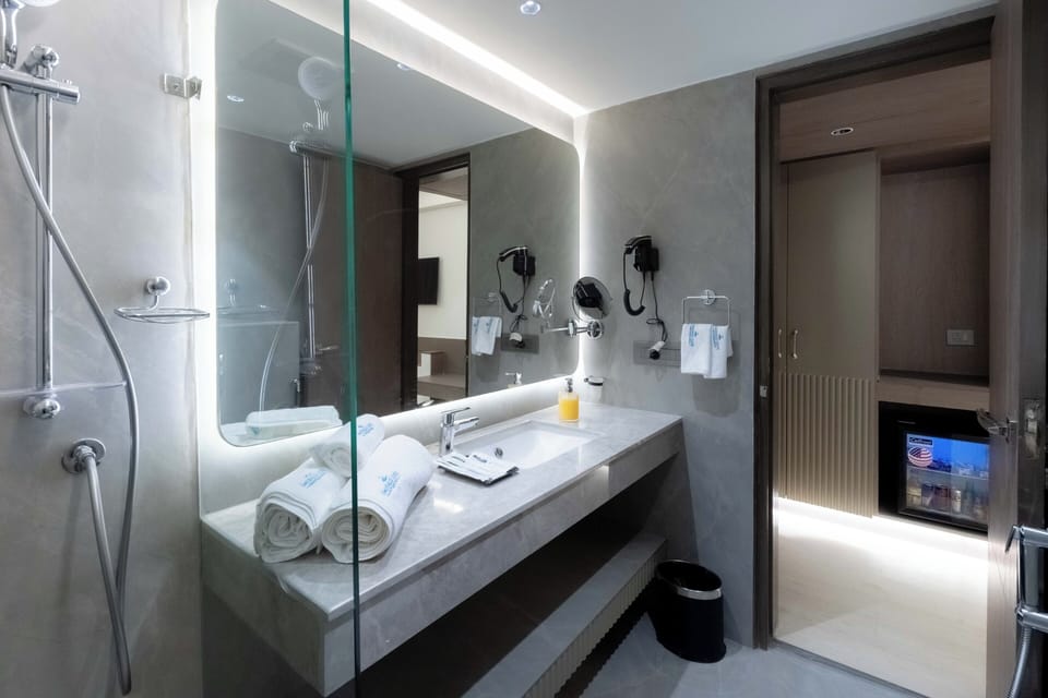 Family Twin Room, City View | Bathroom | Shower, free toiletries, hair dryer, slippers